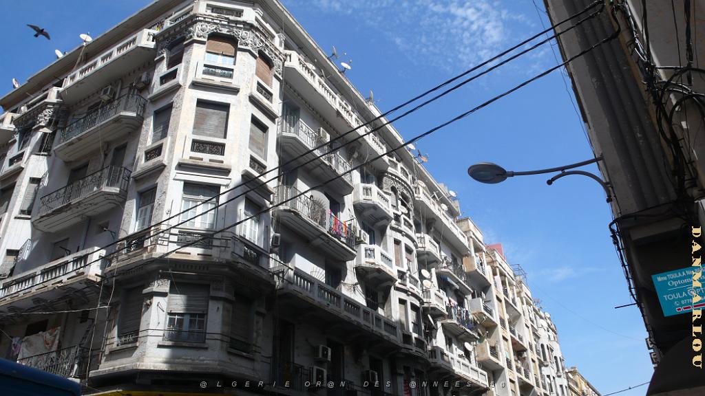 P1150706 Rue d'Arzew .Immeuble au-dessus du Clichy.JPG